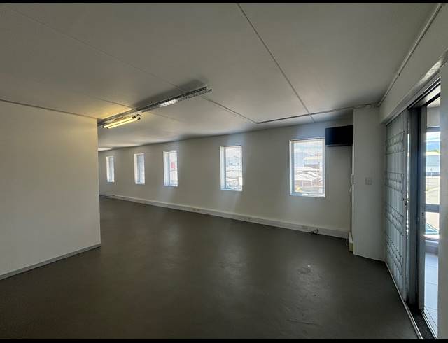 103M² WAREHOUSE TO LET IN FIRGROVE